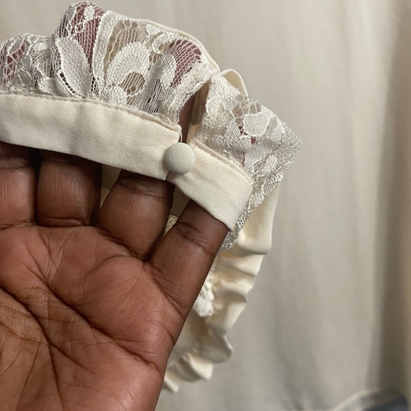 EUC XL Beige Lace sleeve Blouse - Picture 5 of 9